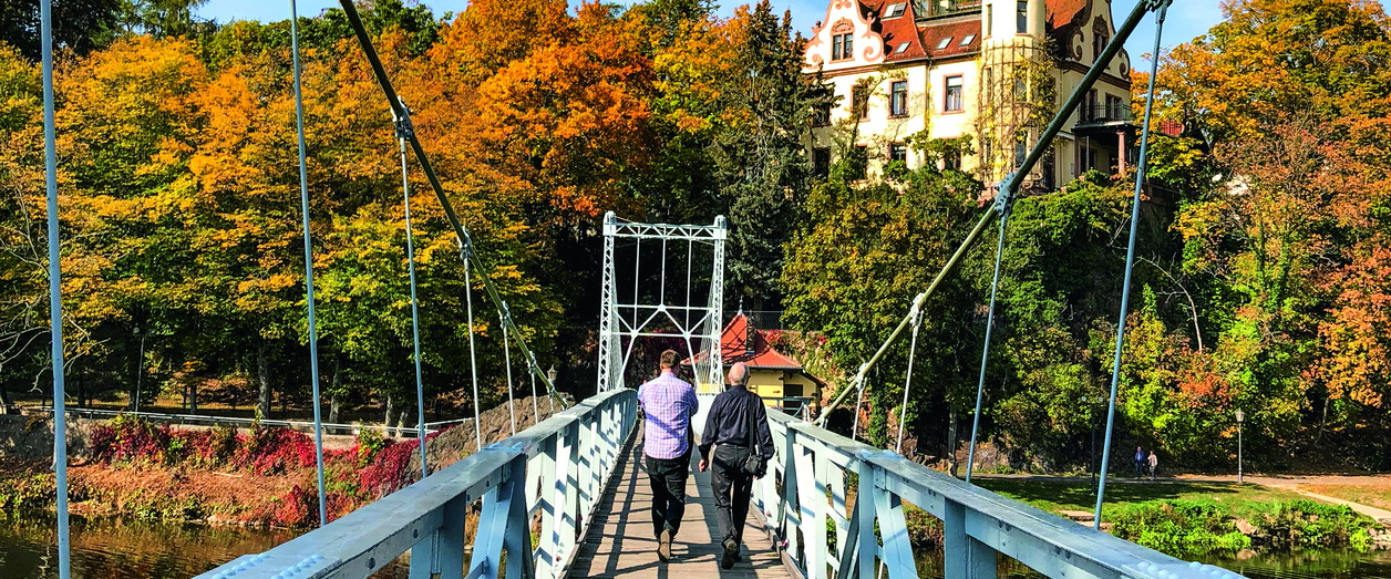 Hängebrücke Herbst